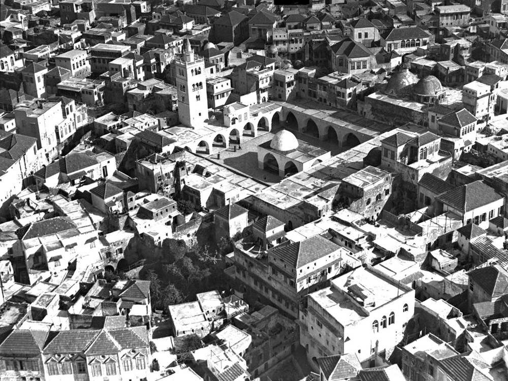 Aerial view of the Mansouri Great Mosque and neighbouring districts (late 1960s).