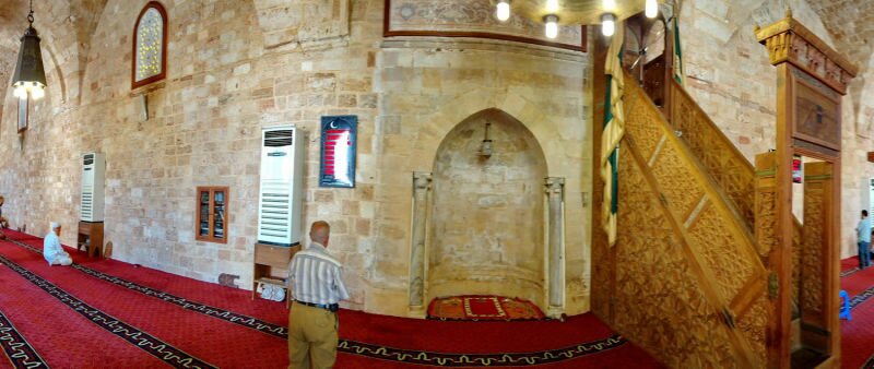 Panoramic view of the main prayer hall at the Mansouri Great Mosque showing the minbar (right) and the central mihrab (center).