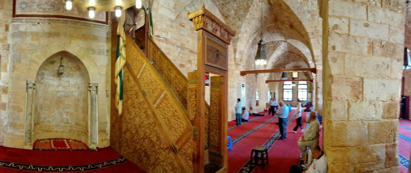 Panoramic view of the main prayer hall at the Mansouri Great Mosque showing the central mihrab (left) and the minbar (center).